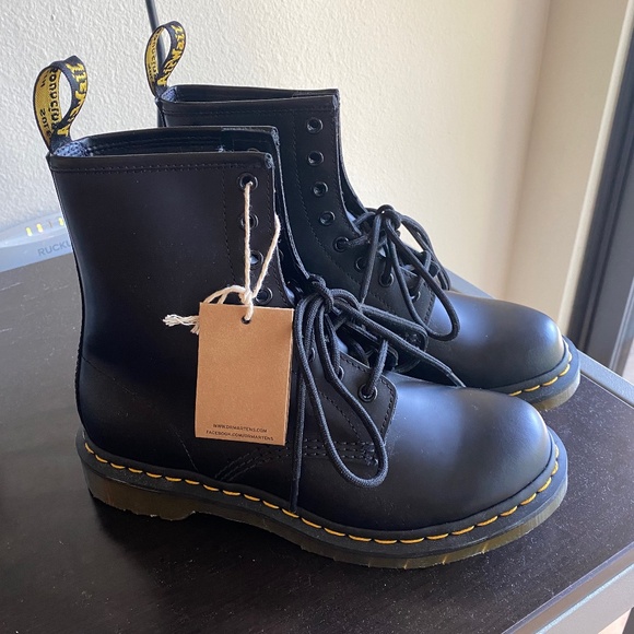 Dr. Martens Shoes - Dr. Martens 1460 Women’s Smooth Leather Lace Up Black Boots